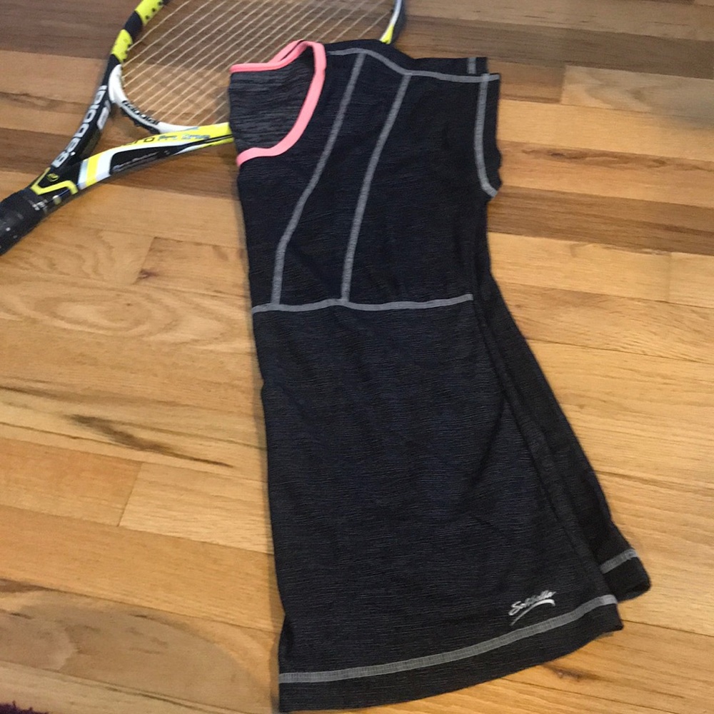Sofibella Tennis Tee - Size M